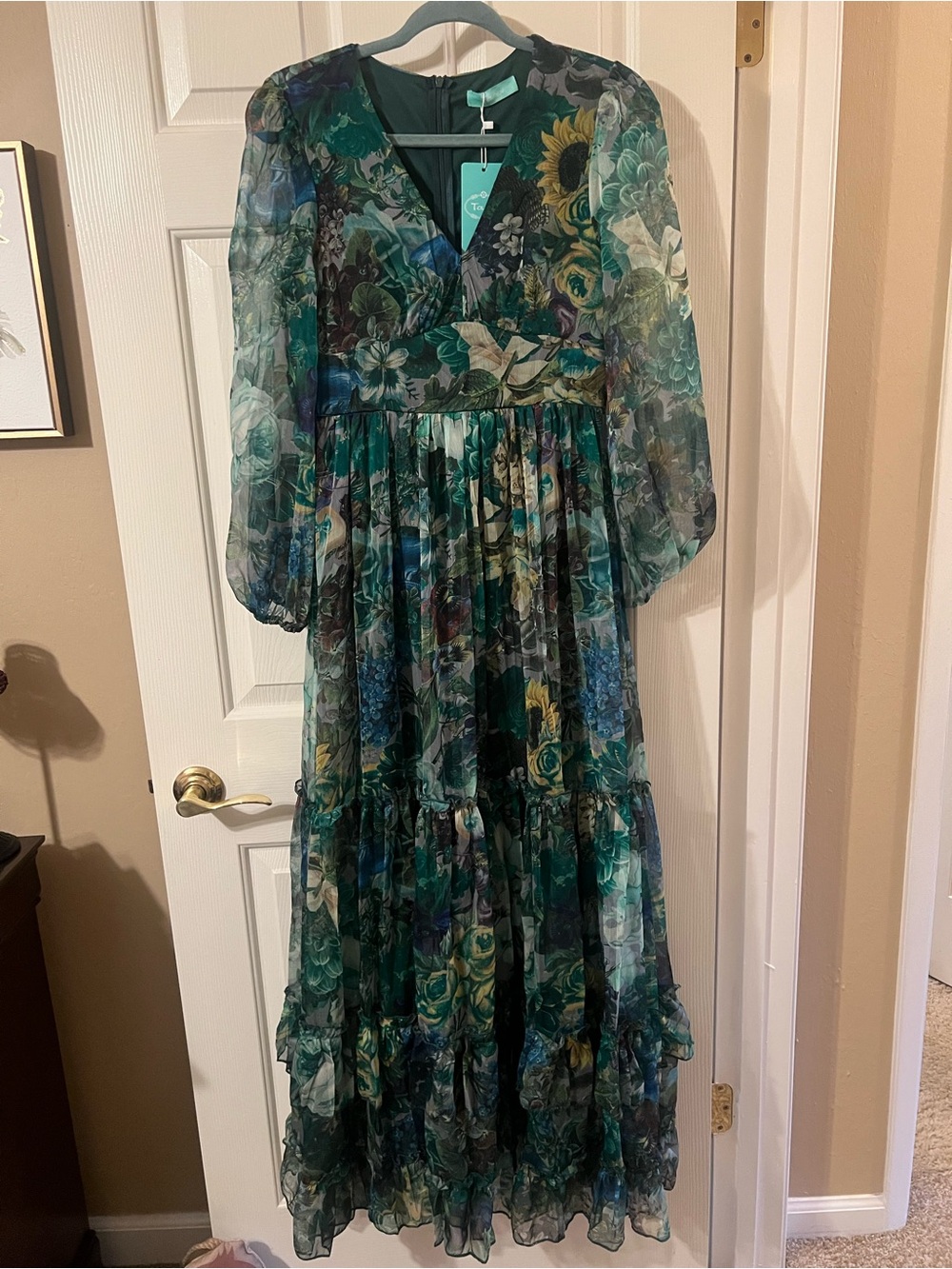 NWT 🛍️3 for 25 🛍️ Toleen Green Floral V-Neck Long Sleeve Tiered Maxi Dress Small